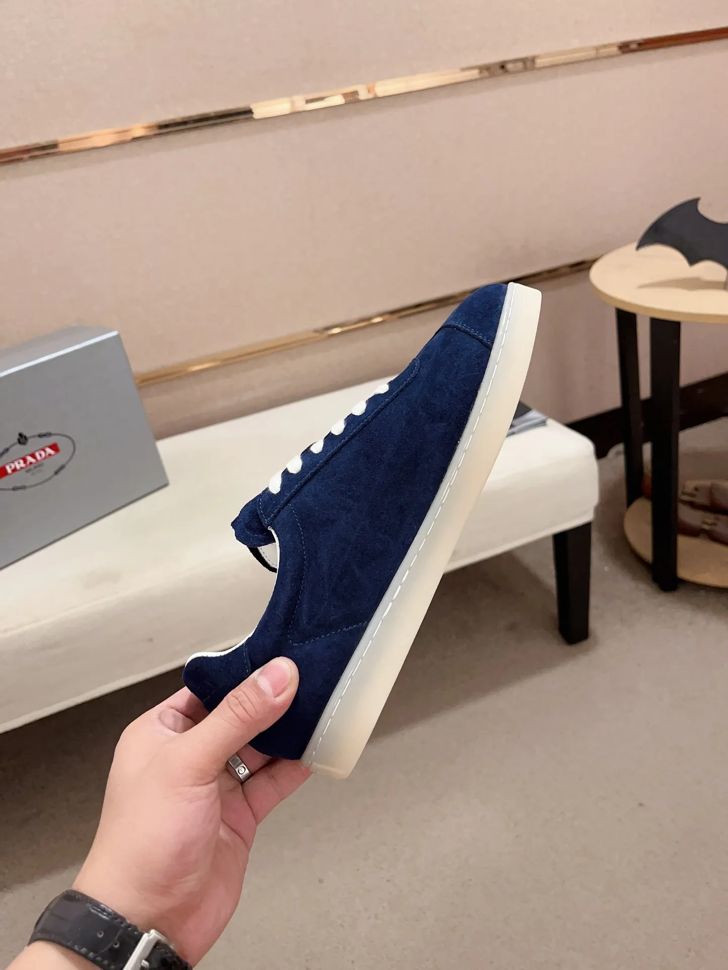 Men's Men's Shoes 💰 500💰 ✔️✔️✔️Higher version High-quality new PRADA (Prada) counters are launched simultaneously. The new men's shoes and 😘fabrics are made of high-tech glue-making technology. Lining: Full cowhide lining. 👍🏿 High-end ☄️ air-cushion molded anti-slip rubber outsole, exquisite lines, simple and elegant, comfortable and high-end for leisure travel. Code number: 38 to 44 (45 can be customized and cannot be returned or exchanged)